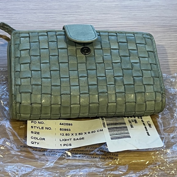 Genuine woven leather bifold tab wallet light sage green - Picture 5 of 8